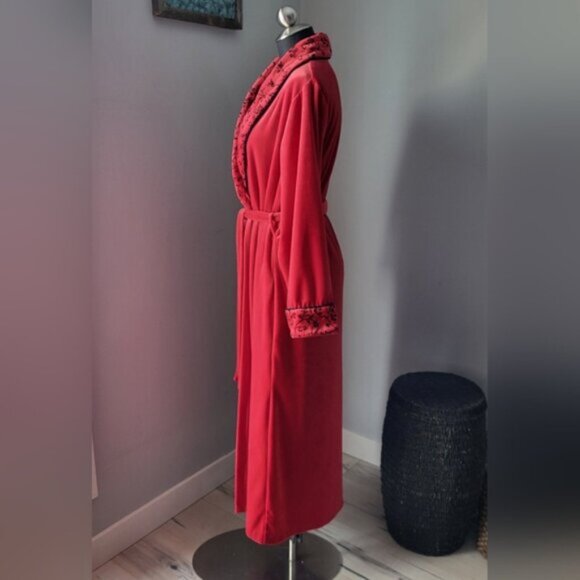 Vintage 90's Velvet Red House coat Size Small - Picture 10 of 16